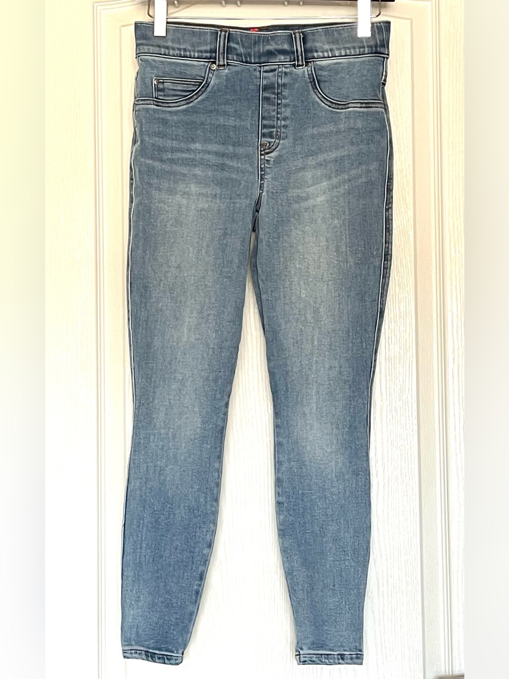 SPANX by Sara Blakely Light Wash Pull On Denim Jeggings Jeans Sz S Tummy Control